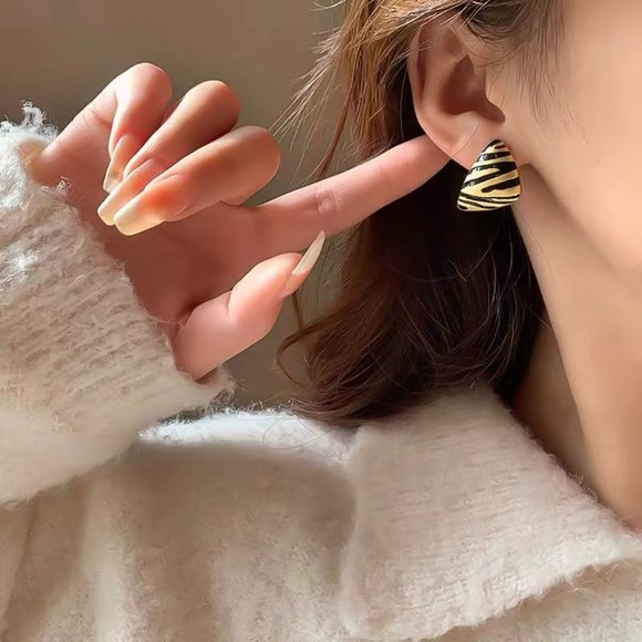 Black and gold zebra drop glaze earring girl - Picture 3 of 5